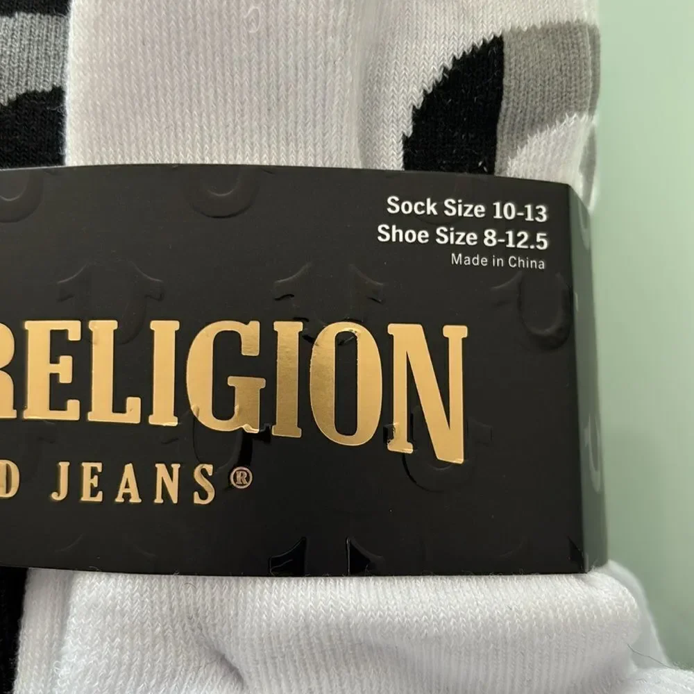 True Religion NWT 12 socks 6 white 6 black with Lago on each sock half cushion
